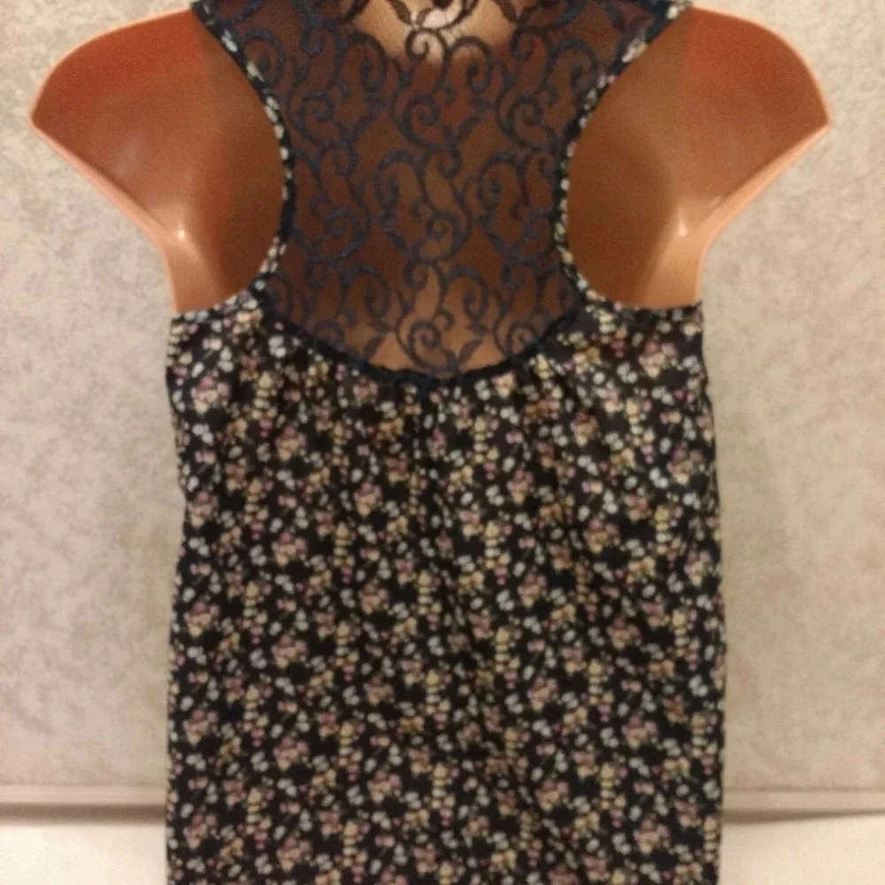 Mine Navy Floral Sleeveless Blouse